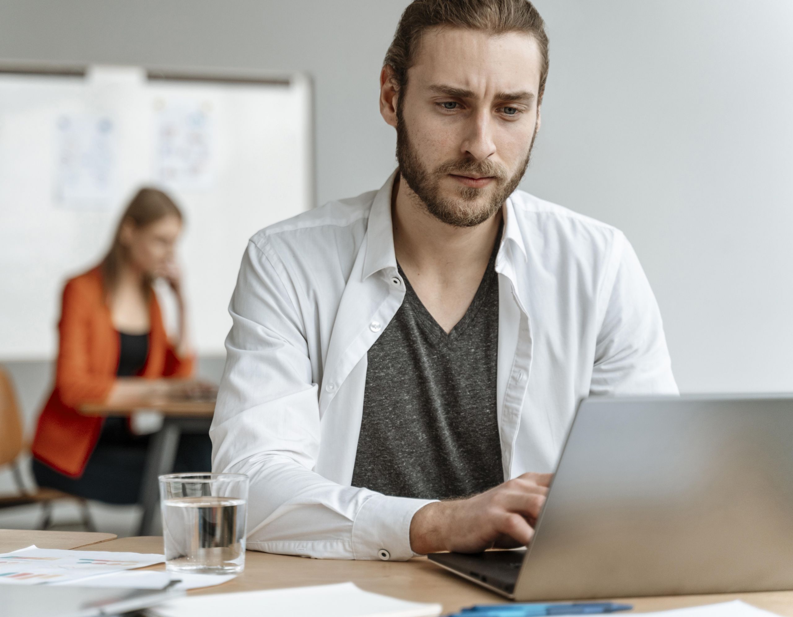 businesspeople-meeting-office-working